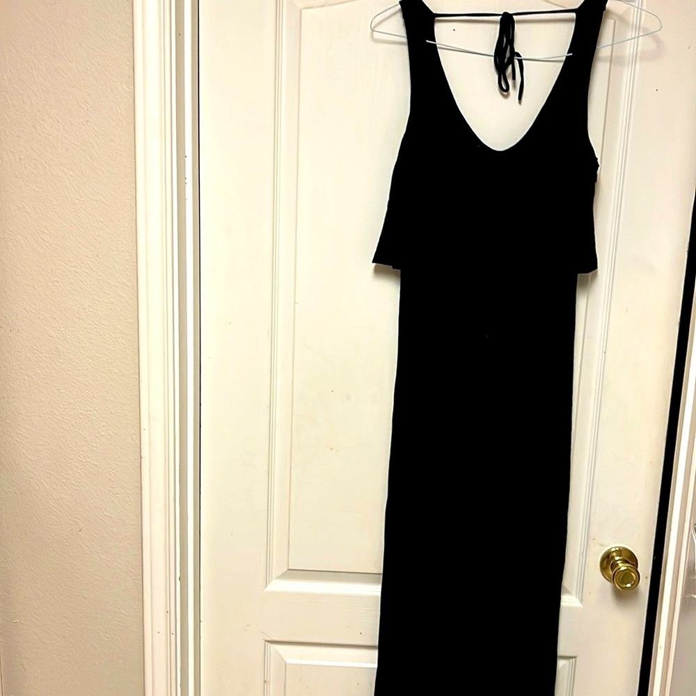 Flattering Black Maxi Dress!